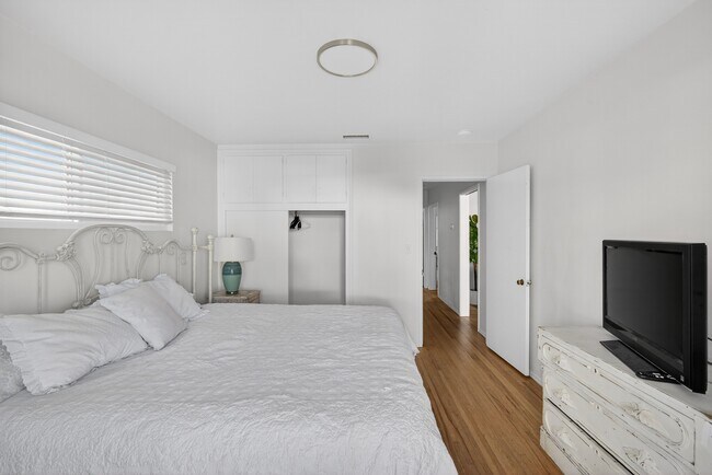 Building Photo - 237 Avenida Montalvo