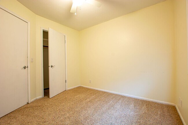 Building Photo - 3 Bedroom / 2 Bath Home off 108th and Q!