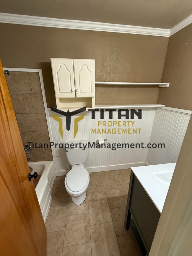 Building Photo - 2bed/2bath house