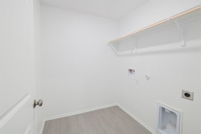 Building Photo - 105 Arbordale St