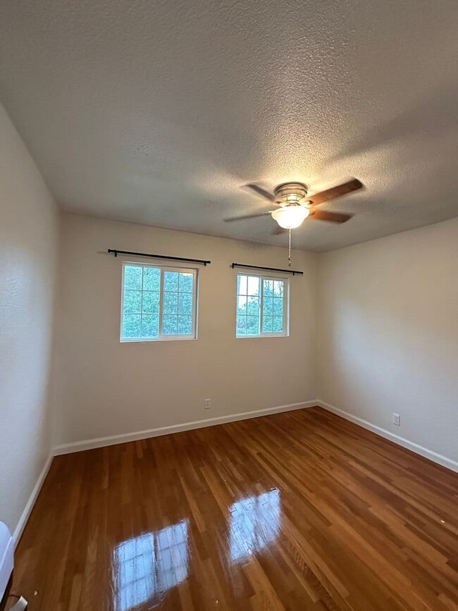 Building Photo - Updated & Charming 3 Bedroom Home with Fan...