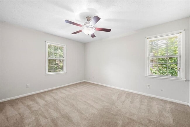 Building Photo - 4000 Pinehurst Pl