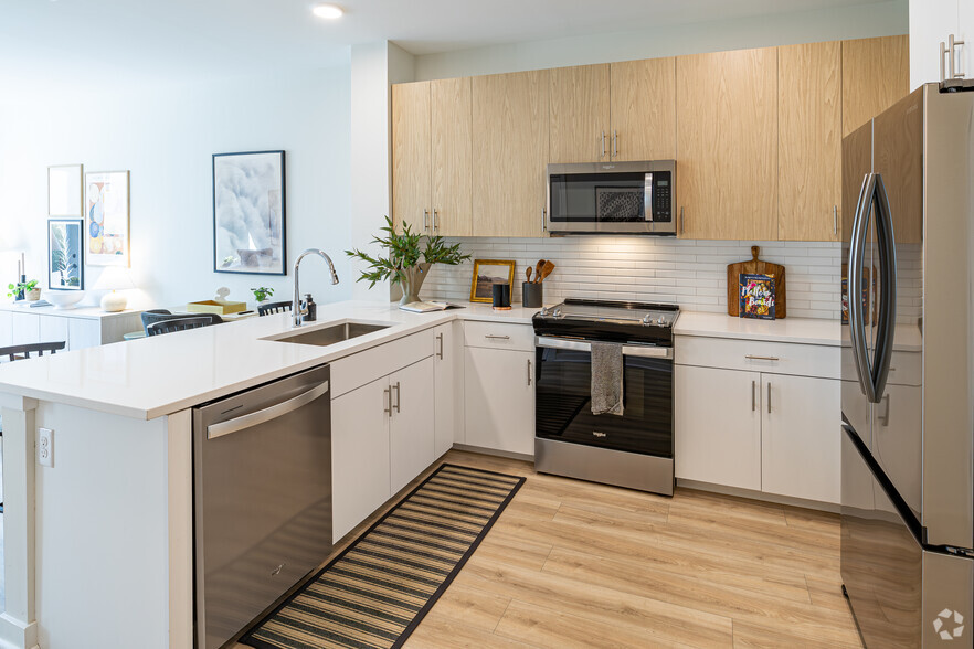 1BR, 1BA - 695SF - Kitchen - EDGE Apartments