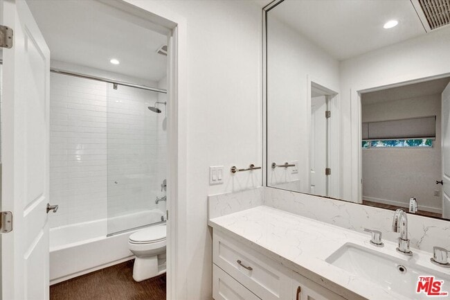 Building Photo - 5400 W 82nd St