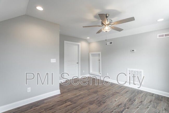 Building Photo - 2631 Rogers Dr SE