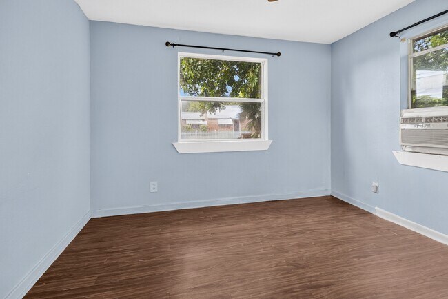 Building Photo - 4834 13th Ave S