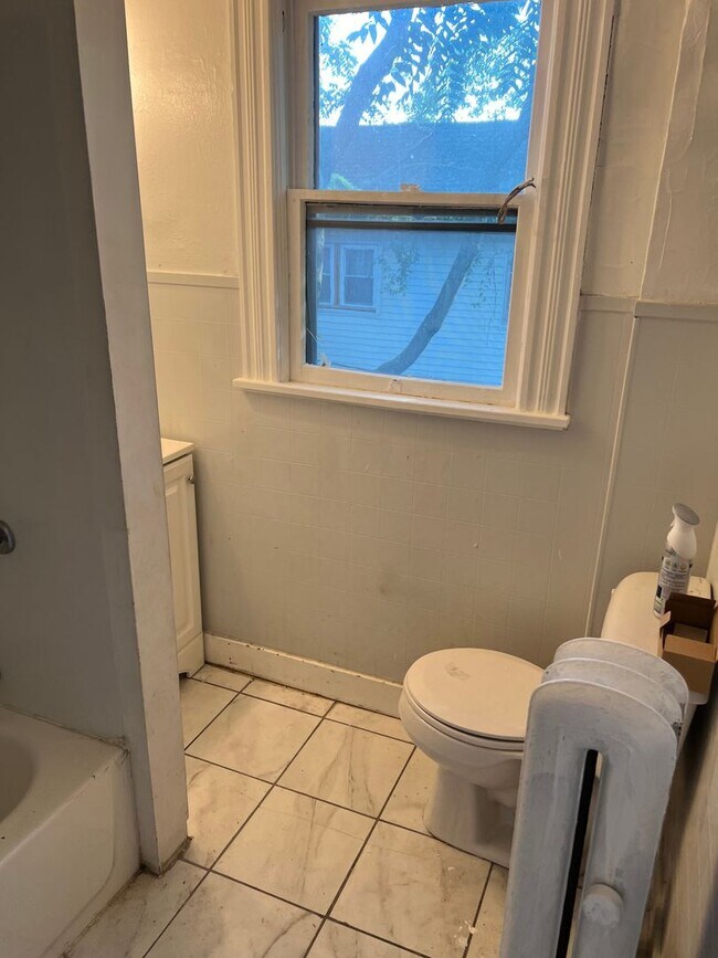 Building Photo - 505 Birch St