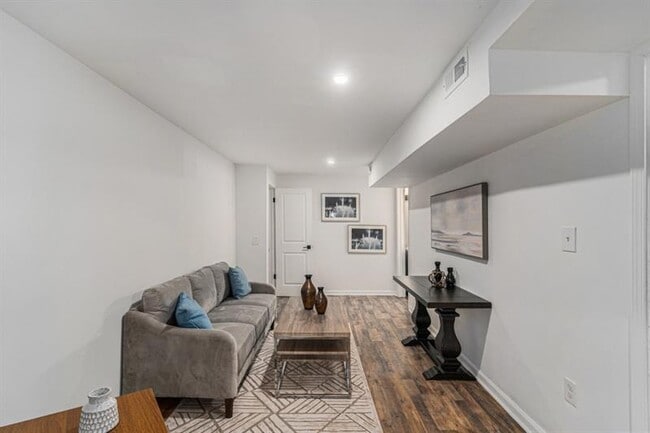 Building Photo - 3181 Pennington Cir SW
