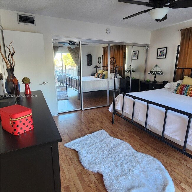 Building Photo - 2424 NE 9th St