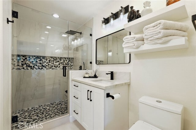 Building Photo - 2425 Vista Hogar