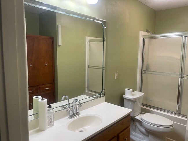 Building Photo - 1207 Cherokee Dr