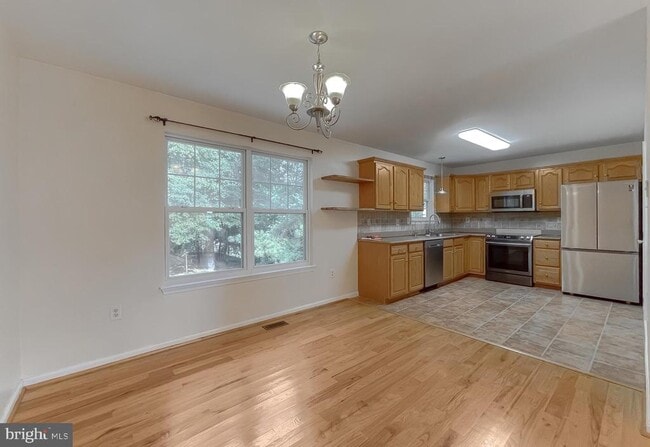 Building Photo - 21133 Woodmere Dr