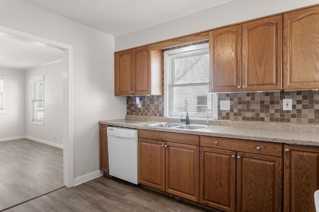 Building Photo - 724 Northwood Dr