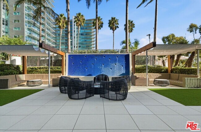 Building Photo - 13700 Marina Pointe Dr