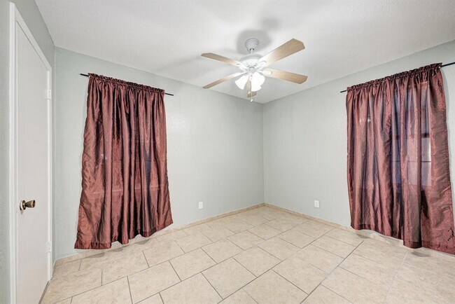 Building Photo - 4701 Bandera Rd