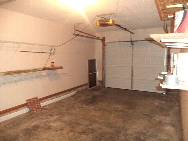 Building Photo - 3 BR 2 BA in Midway Park