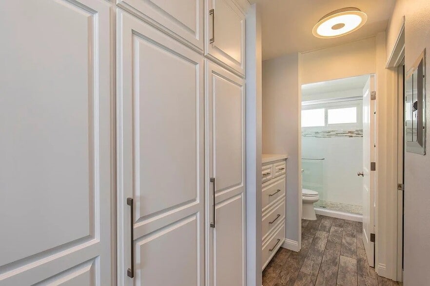 Building Photo - 1710 Esplanade