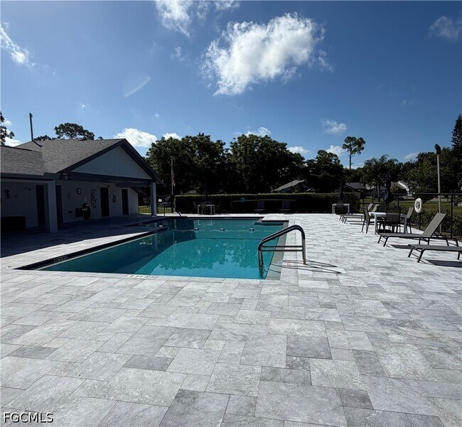 Building Photo - 10625 Windsmont Ct