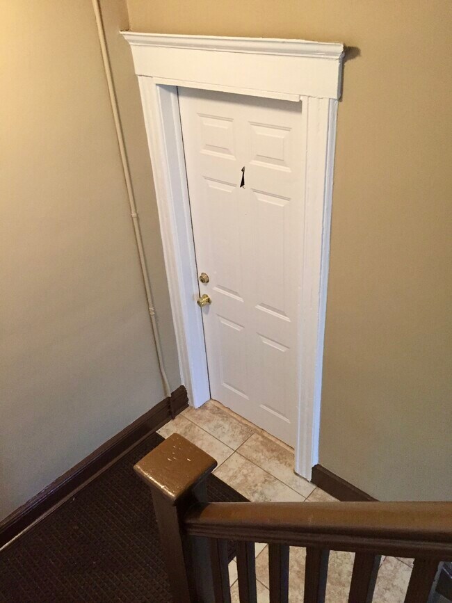 Building Photo - 364 River Dr