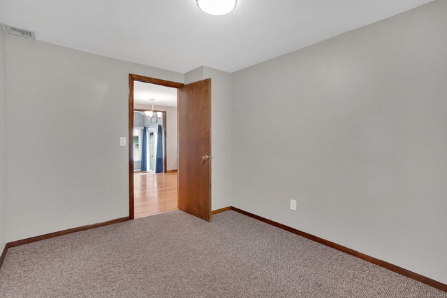 Building Photo - 293 Brainard Rd