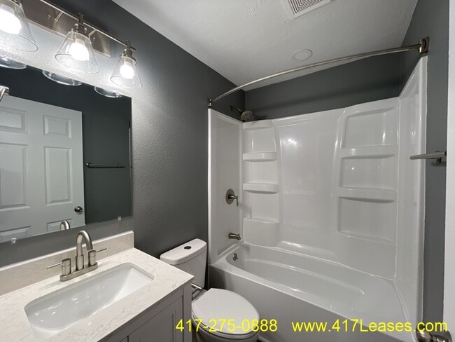 Building Photo - 2126 N Park Ave