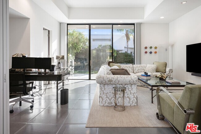 Building Photo - 6 Rocky Ln