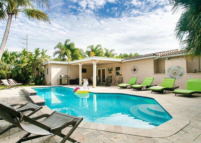 Building Photo - 433 SE 3rd Ter