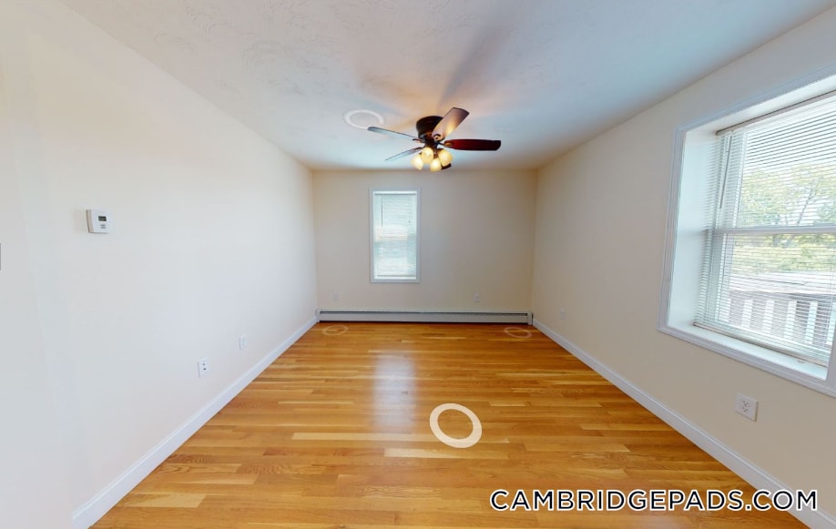 Building Photo - 1054 Cambridge St