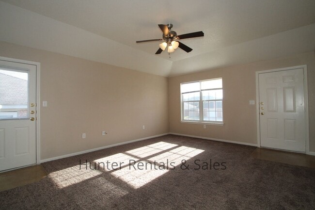 Building Photo - Cove Three-Bedroom!