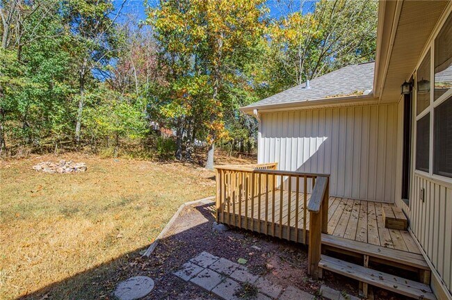 Building Photo - 41 May Ln