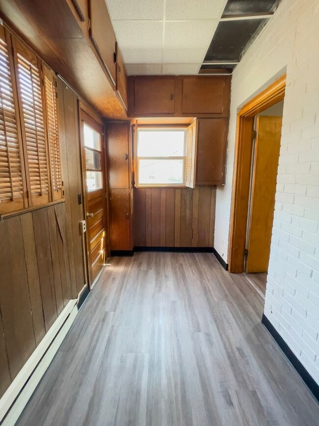 Building Photo - Charming 1-Bedroom Apartment Near Ball State University! New Flooring!