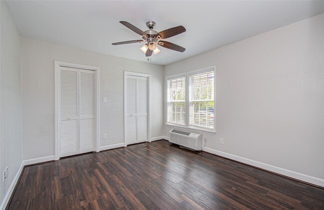 Building Photo - 1519 W 12th St