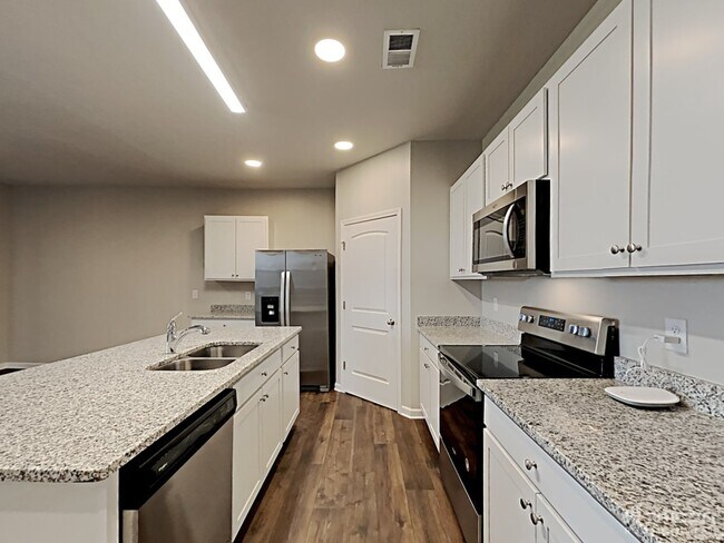 Building Photo - 2082 Sunflower Dr