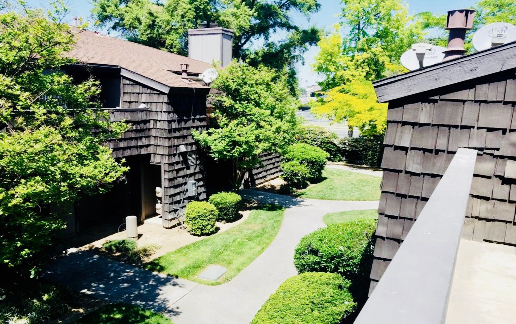 Building Photo - 1190 S Winery Ave
