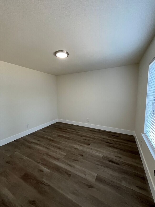 Building Photo - The Arbors! Under new Management & Ownersh...