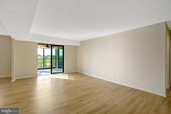 Building Photo - 5904 Mt Eagle Dr