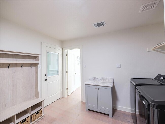 Building Photo - 11224 Pickard Ln