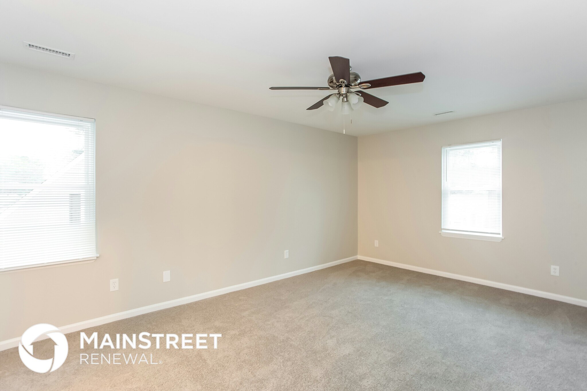 Building Photo - 10321 Roundhouse Cir