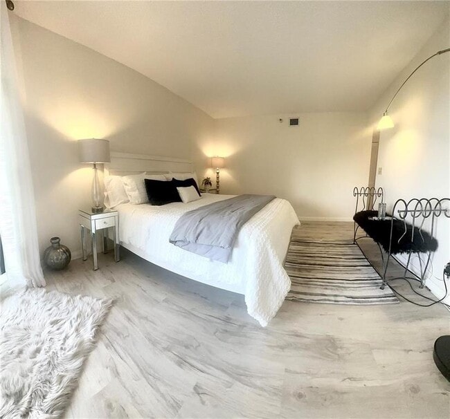 Building Photo - 5950 Pelican Bay Plaza S