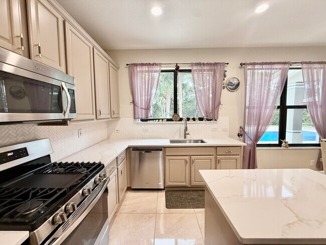 Building Photo - 212 Lone Pine Dr