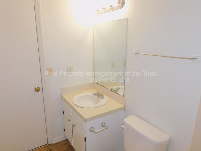 Building Photo - 2574 Green Oaks Ct SE