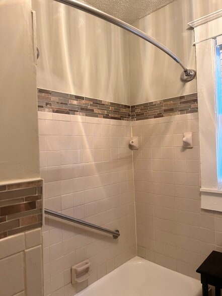 Building Photo - 1804 Foster Ave