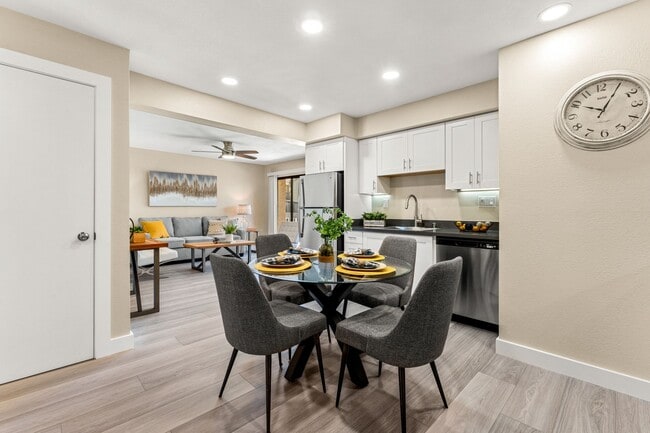 Building Photo - 1015 Continentals Ave