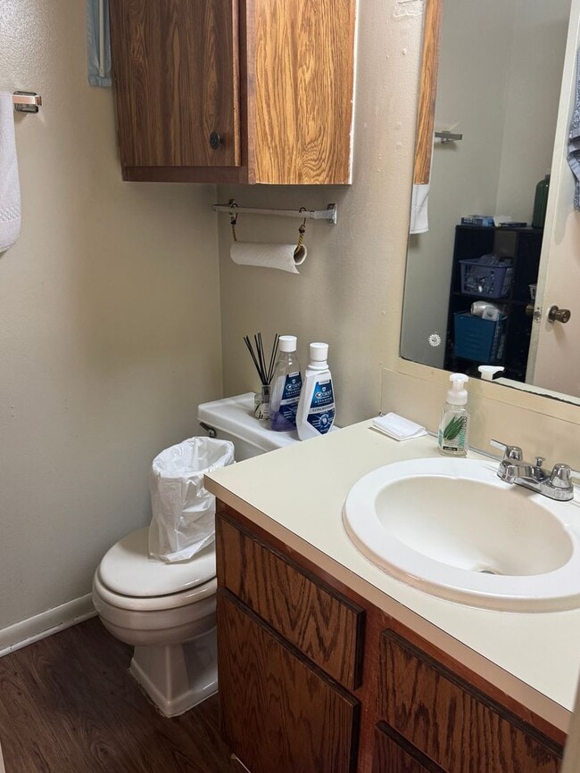 Building Photo - SUBLEASE AVAILABLE DECEMBER 1st Cute 2 bed...