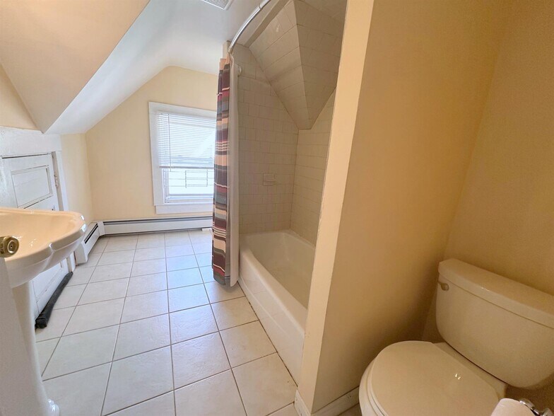 Building Photo - 145 College Ave