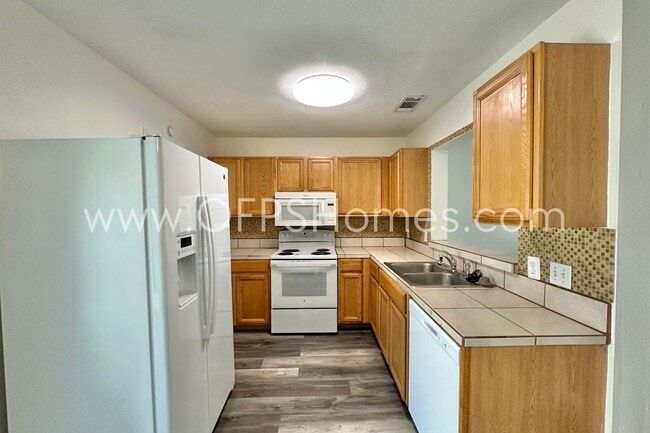 Building Photo - 710 Legion Dr