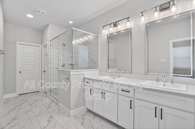 Building Photo - 6330 Oakbend Cir