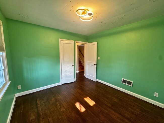 Building Photo - Beautiful and Spacious 4BD 2BA Single-Family Home in Arlington Heights