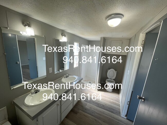 Building Photo - Charming 3-Bedroom Home on 5 Acres – Peace...