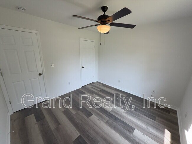 Building Photo - 1261 Mazurek Blvd